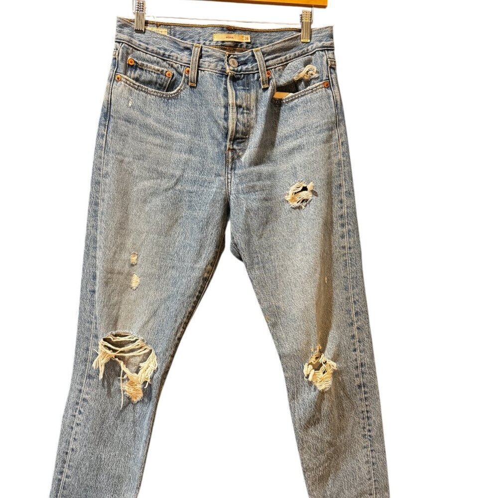 Levi’s High Rise Wedgie Distressed Light Wash Jeans – Size 28 (≈ Size 6/8 Regula
